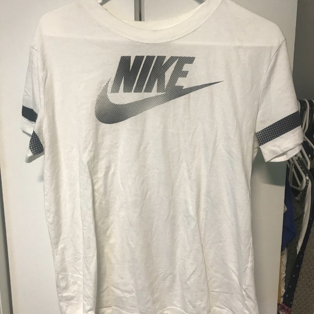 NIKE TEE SHIRT 4/$15